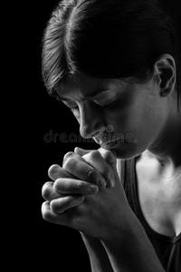 忠实的女人祈祷,手折叠的采用崇拜向上帝