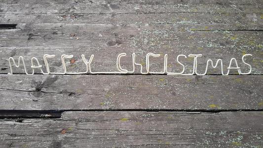 白色的字体愉快的圣诞节向木制的背景从老的bowel肠
