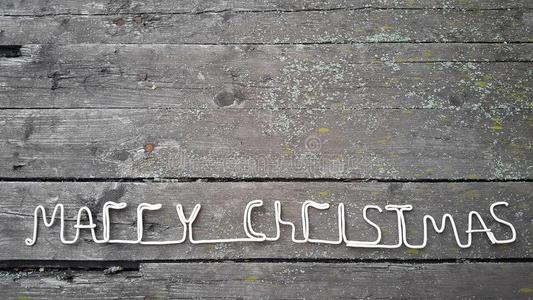 白色的字体愉快的圣诞节向木制的背景从老的bowel肠