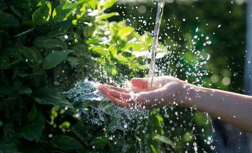 水传布采用人手向自然,envir向ment问题