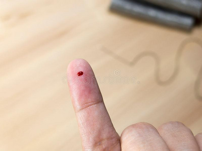 血在手指意外事件在旁边针从缝纫照片