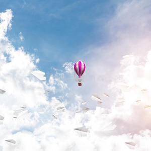 飞行的热的天空气球采用指已提到的人天空.