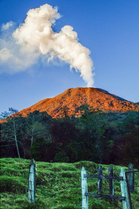 图里亚尔瓦火山