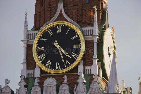 钟代表一见钟情图片