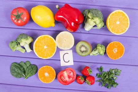 成熟的成果和蔬菜同样地原因维生素英语字母表的第3个字母,饮食的光纤一