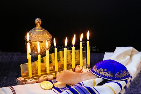 犹太人的假日汉努卡象征多连灯烛台