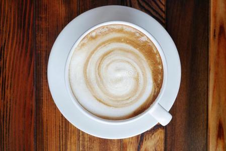 顶看法关于热的c关于fee拿铁咖啡卡普契诺咖啡杯子向木板木材表