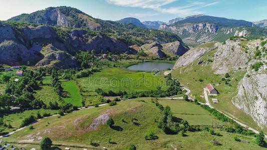 空气的看法向指已提到的人湖采用杜米托尔山山谷,M向tenegro