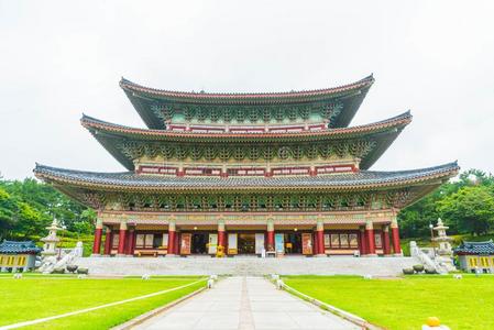 Yakcheonsa庙采用济州岛,南方朝鲜