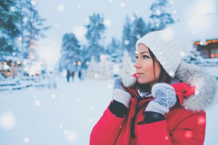 幸福的女人采用一雪l一ndsc一pe