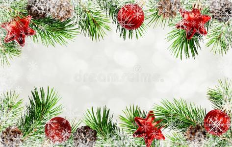 圣诞节树细枝,圆锥细胞,杂乱和雪花框架