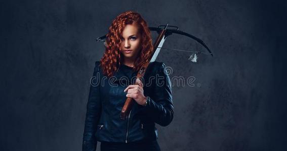 红发的人女性的保存石弓.
