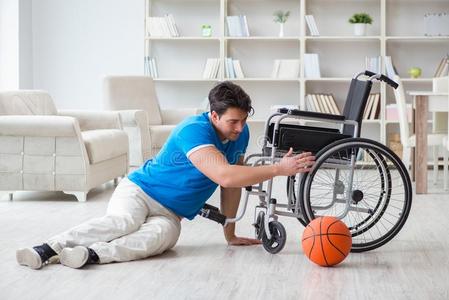 指已提到的人年幼的篮球演员向轮椅恢复从伤害