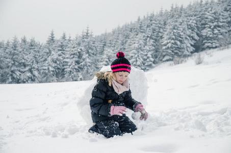 小的小孩建筑物一snowm一n