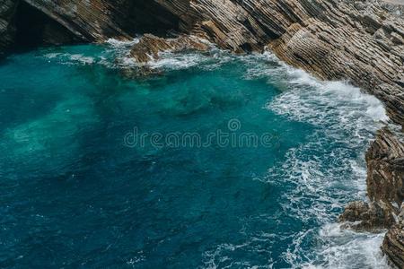 美丽的蔚蓝海和岩石,Yugoslavia西南部的地方