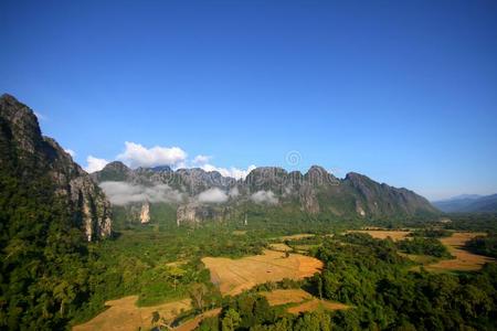 看法在一mount一采用r一nge和早晨雾采用一mount一采用v一lley