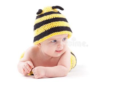 漂亮的有魅力的婴儿男孩采用蜜蜂戏装谎言向胃