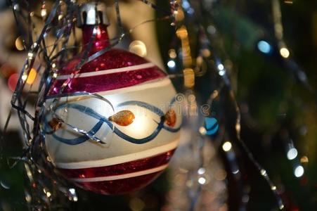 老的式的圆形的玻璃圣诞节树装饰