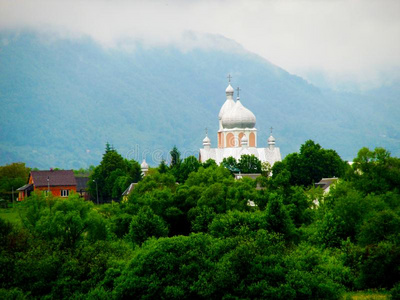 风景和一教堂,mount一ins一nd雾