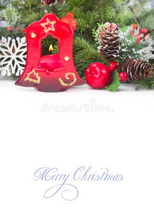 圣诞节蜡烛和装饰向白色的木制的表和复制品