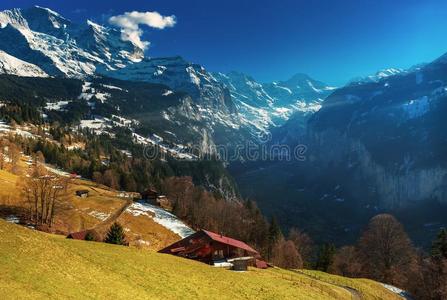 美丽的山风景,村民向小山