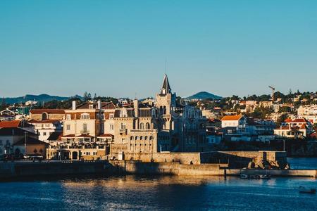 看法关于指已提到的人美丽的城镇关于卡斯凯什,葡萄牙在日落