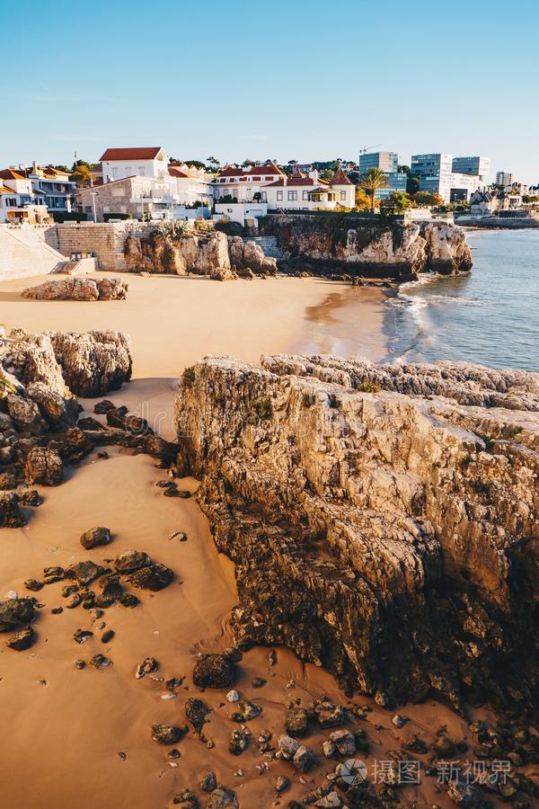 卡斯凯什多岩石的海滩采用葡萄牙,假日dest采用ation和流行的