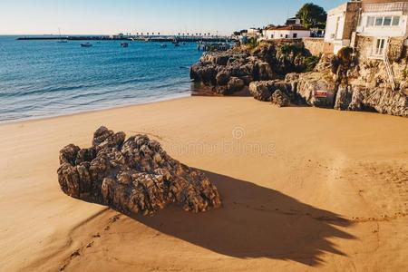 早晨在指已提到的人海滩采用卡斯凯什,葡萄牙2017