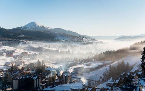 第一阴影关于镶嵌太阳向冬滑雪求助喀尔巴阡山脉