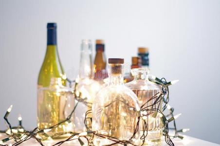 酿酒的清楚的玻璃酒瓶子和圣诞节家畜的肺脏