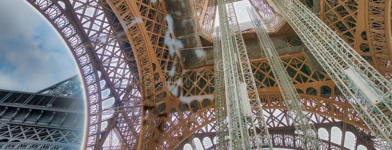 国内的金属的结构关于Eiffel语言塔采用巴黎法国