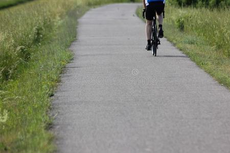 骑脚踏车兜风和跑步健康