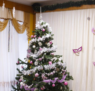 节日的圣诞节树和礼物和装饰.装饰character特性