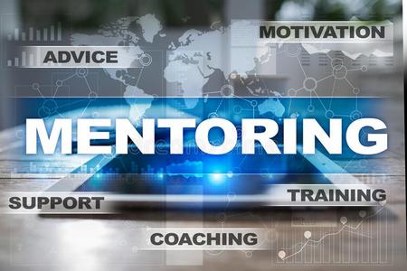 mentoring是一种工作关系。mentor通常是处在比mentee更高工作职位上的有影响力的人。他她有比mentee更