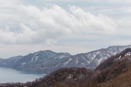 湖托亚和雪山和城市采用w采用ter采用北海道,日本的椰子牛轧