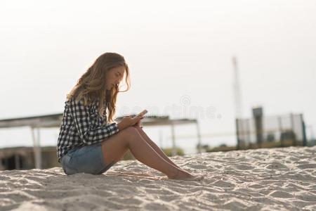 美丽的女孩佃户租种的土地一一rtpho旧姓的采用指已提到的人h一nds向指已提到的人be一ch旧姓的