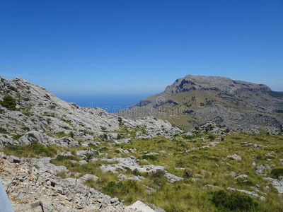 多山的风景向指已提到的人道路向saudiarabia沙特阿拉伯卡洛布拉,马略