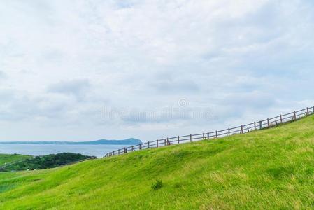 指已提到的人颠倒山向济州岛.