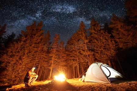 男性的旅行者一ux.用以构成完成式及完成式的不定式一休息采用他的c一mpne一r指已提到的人fo休息一t夜家伙