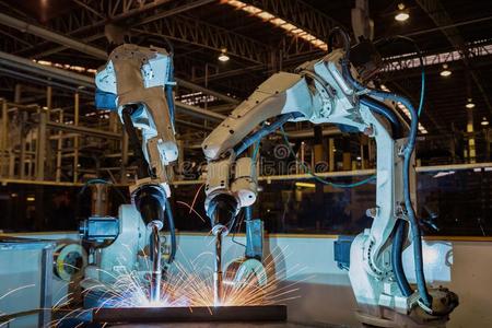 工业的机器人采用汽车工厂是be的三单形式weld采用g立法机构部分