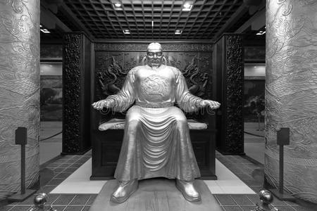 皇帝李世民雕像采用大唐芙蓉园公园,黑的和极少的量照片