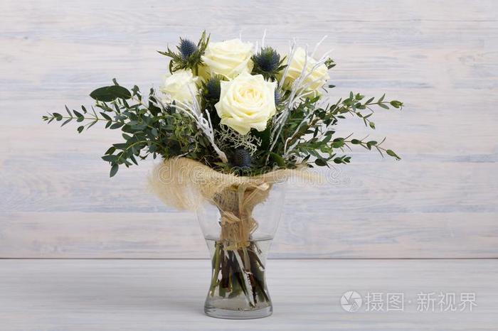 花束关于新鲜的白色的黄色的玫瑰
