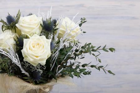 花束关于新鲜的白色的黄色的玫瑰