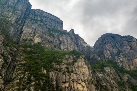 悬崖普雷克斯特伦在峡湾Lyse峡湾挪威