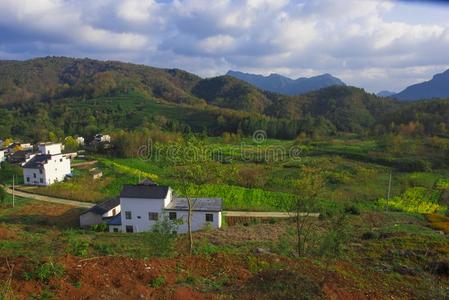 一住处在指已提到的人脚关于指已提到的人美丽的山采用黄山