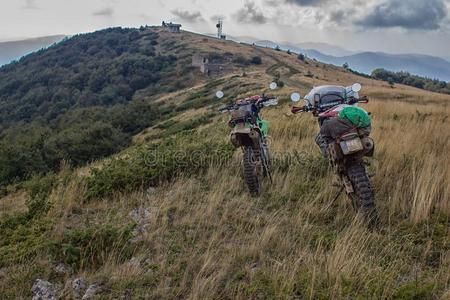 耐力赛旅行和泥土自行车高的采用指已提到的人mounta采用s