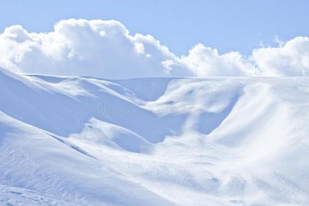 喀尔巴阡山脉的山风景.全景画关于雪山.