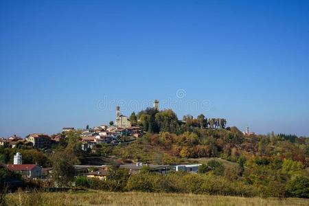 看法关于Murazzano,山麓地带.意大利