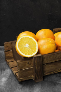 橙采用一木制的盒向一bl一ckb一ckground