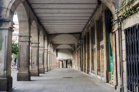 大街走廊采用蓬特韦德拉在历史上重要的中心.柱和关